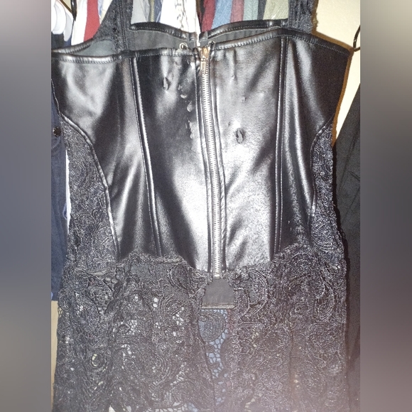 Sold Black lace corset like top - Picture 2 of 4